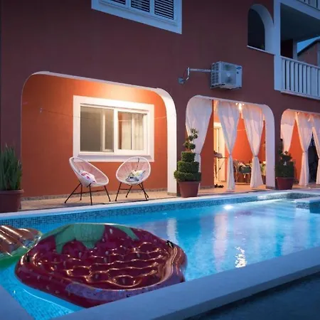 Villa J&J Apartments Residence With Swimming Pool Podstrana Exterior photo