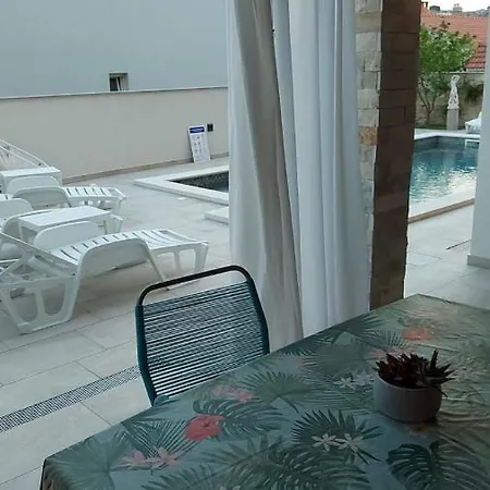 Villa J&J Apartments Residence With Swimming Pool Podstrana Exterior photo
