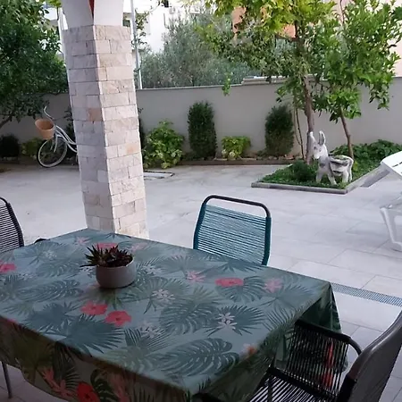 Villa J&J Apartments Residence With Swimming Pool Podstrana Exterior photo
