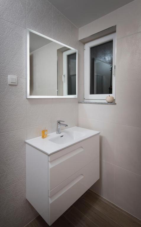 J&j With Swimming Pool Apartment *