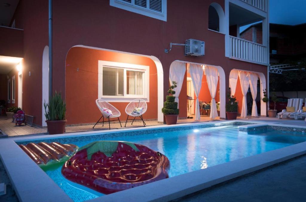 J&j With Swimming Pool * Podstrana