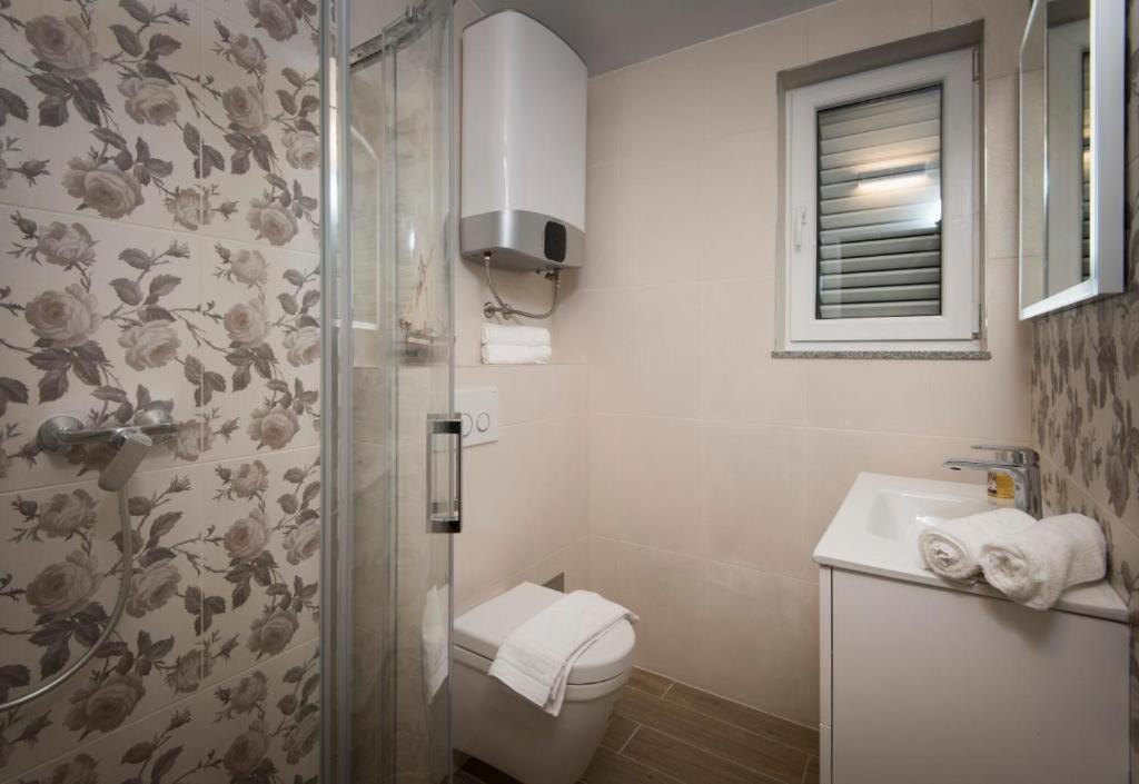 Apartment J&j With Swimming Pool