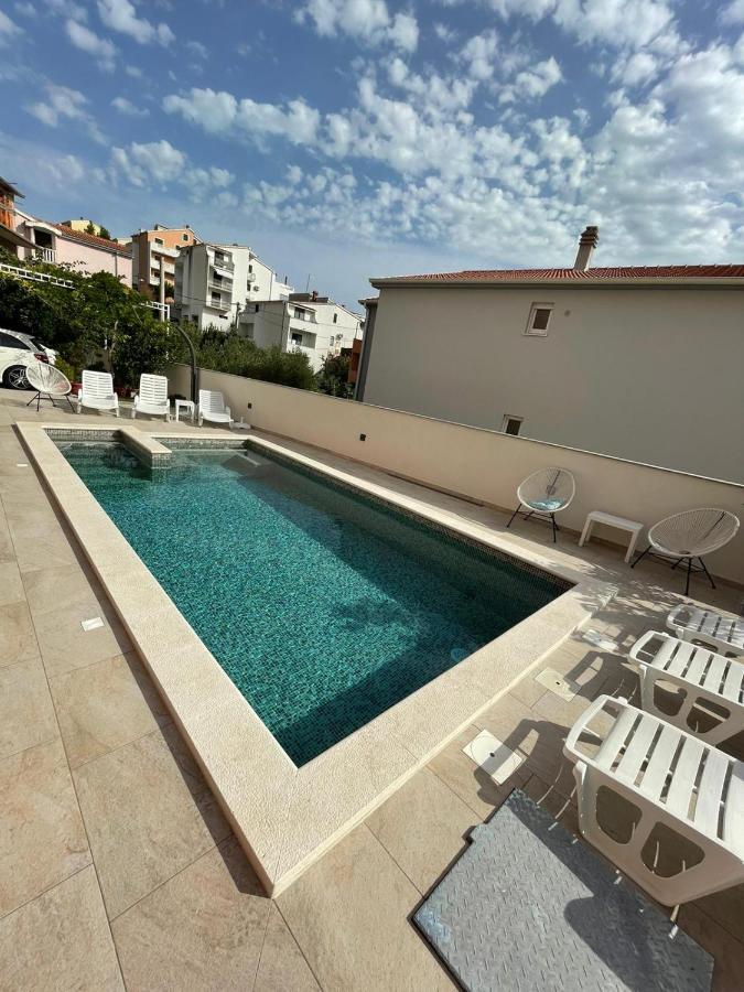 J&j With Swimming Pool * Podstrana