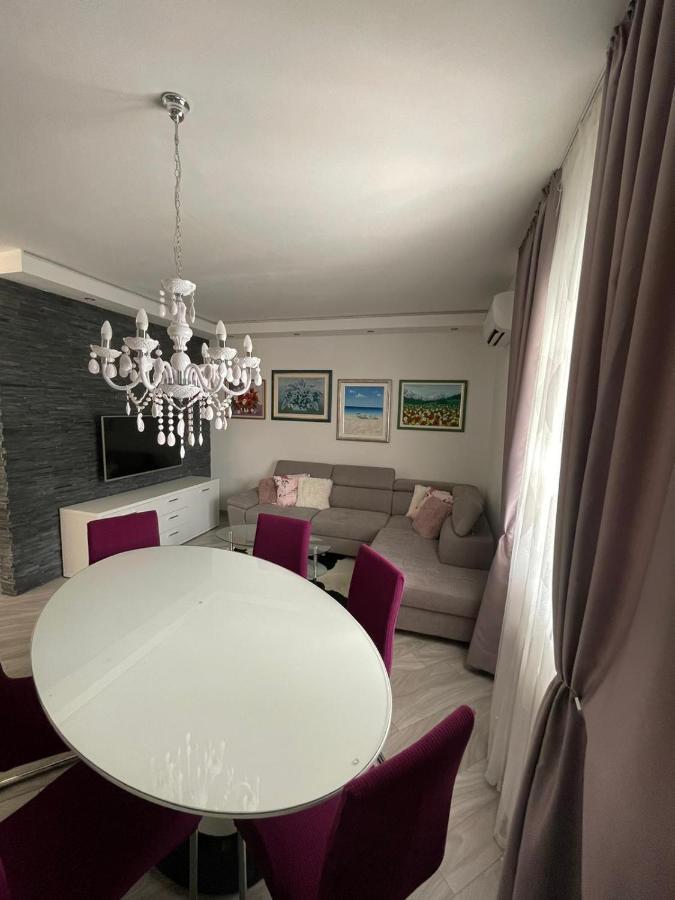 Apartman J&j With Swimming Pool *