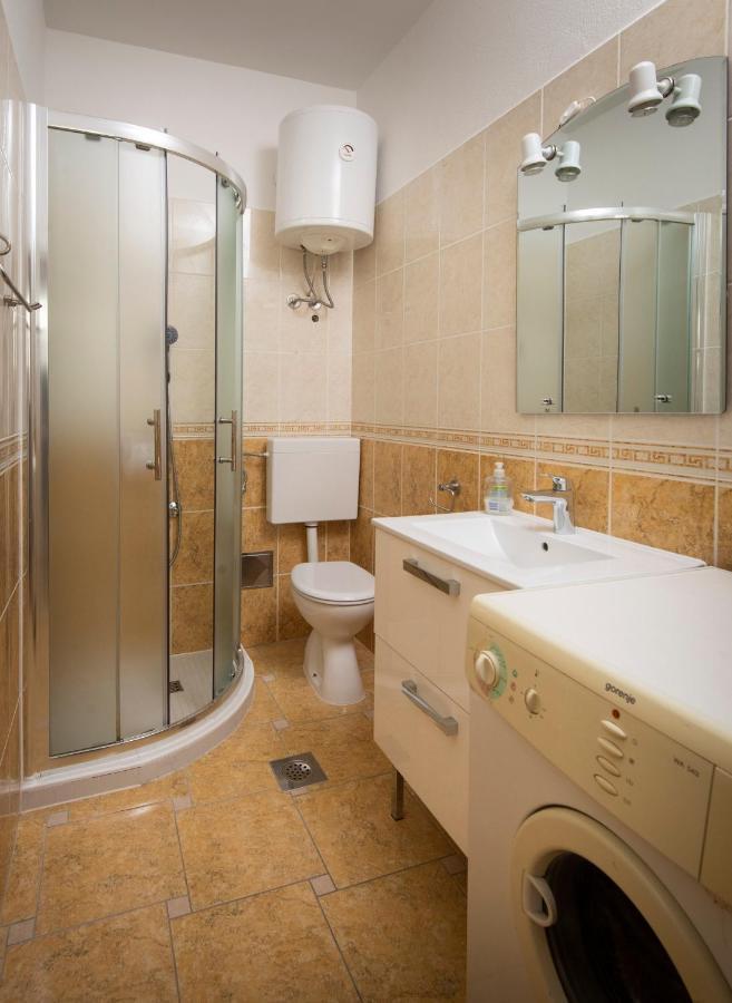J&j With Swimming Pool Apartment Podstrana