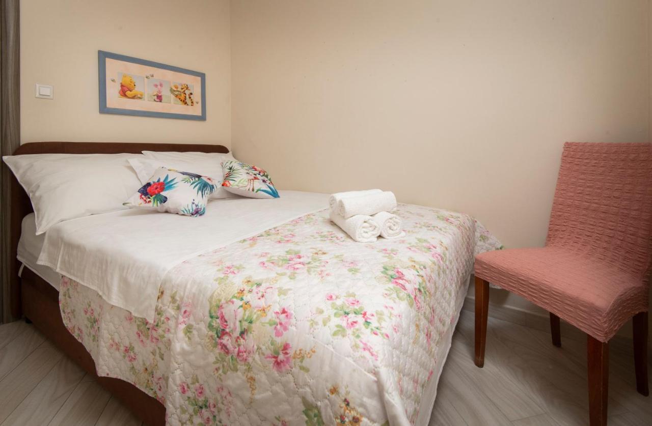 Apartment J&j With Swimming Pool