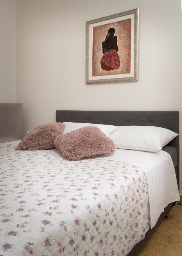 Apartman J&j With Swimming Pool